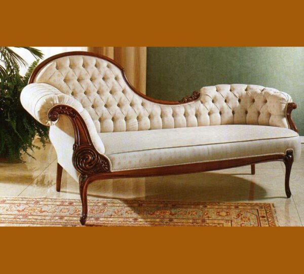 Classic Royal Chaise Lounge – Antique Cream & Walnut